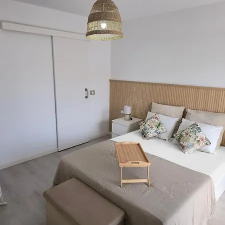 Paradise Caletillas Beachfront Duplex With Pool & Parking 坎德拉里亚