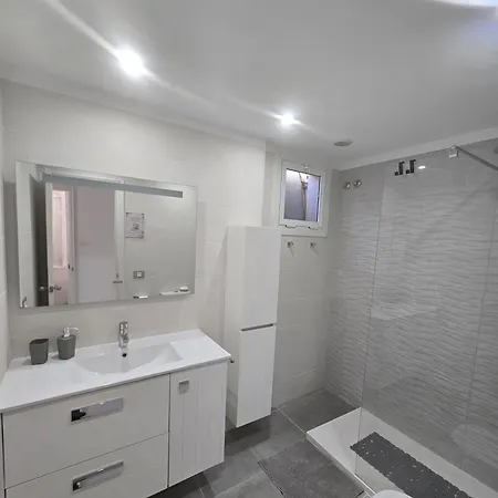 Paradise Caletillas Beachfront Duplex With Pool & Parking Apartmán *
